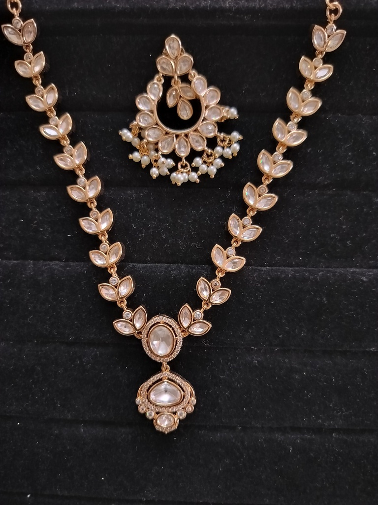 [KUNHEAV78] Tyani kundan set ak 15 cno