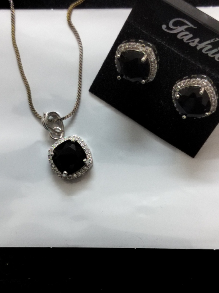 Ju 3 cno black doublet pendant set