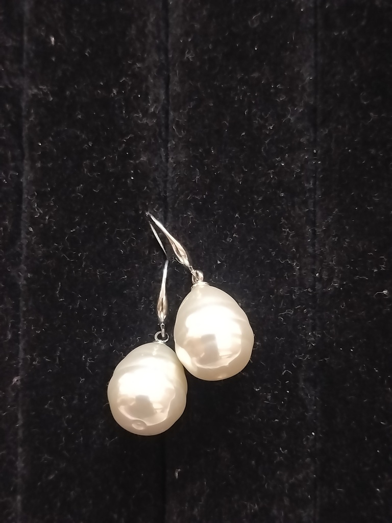Baruk pearl earrings ju 3 cno