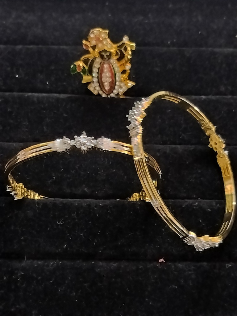 Ad bangles 2/6 size bh 7 cno