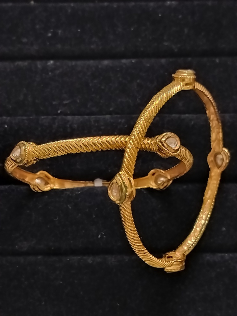 Kundan bangles 2/4 size ju 30 cno