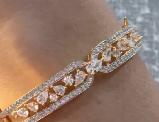 Me 9 cno premium ad bracelet 15