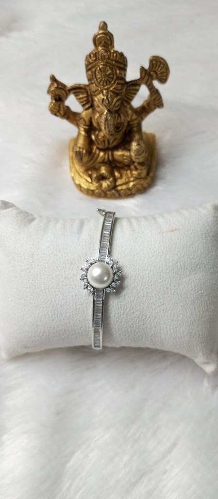 Pearl buggets bracelet gni 5