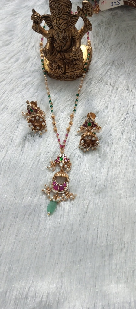 [DELPEN118] Premium kundan pendant set shita 17 cno